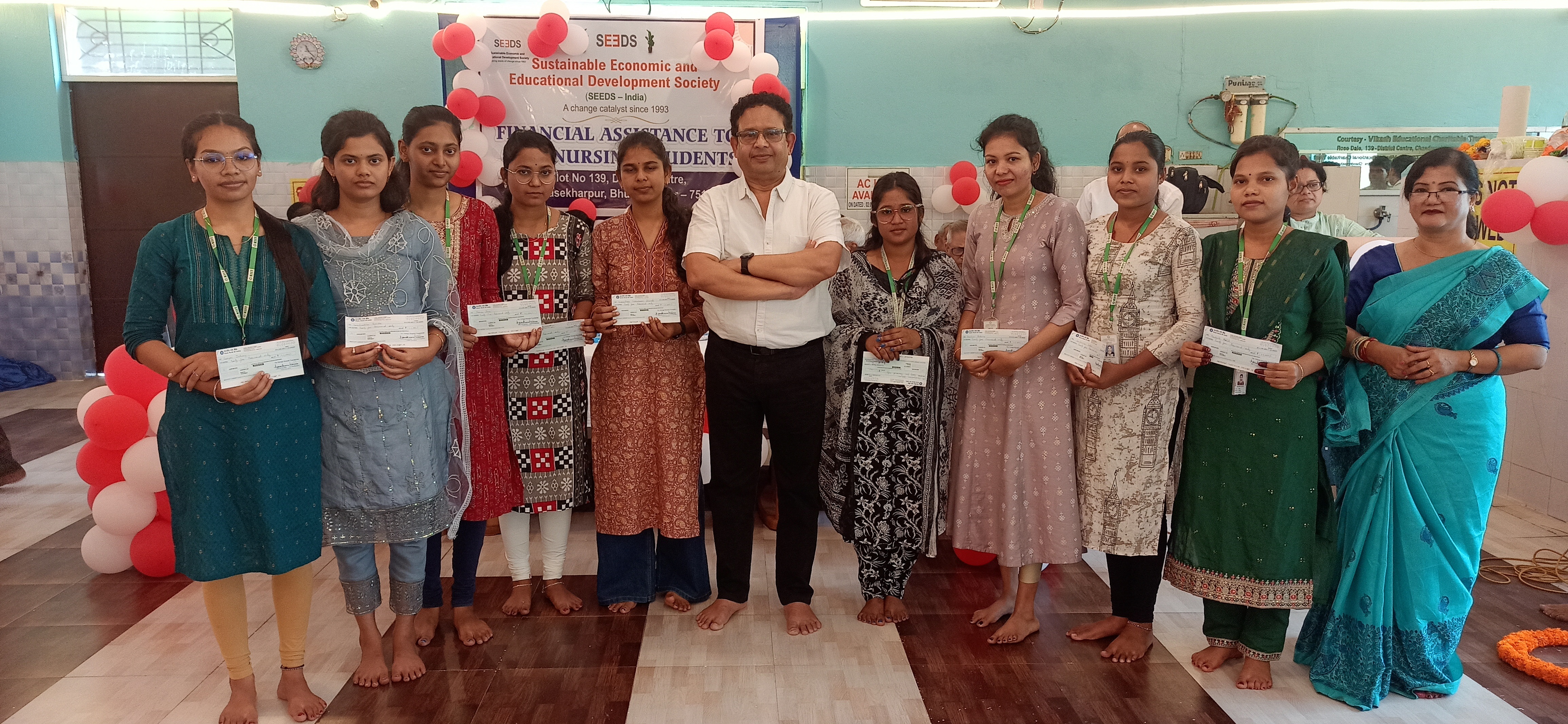 Awardee students group photo with Trust founders